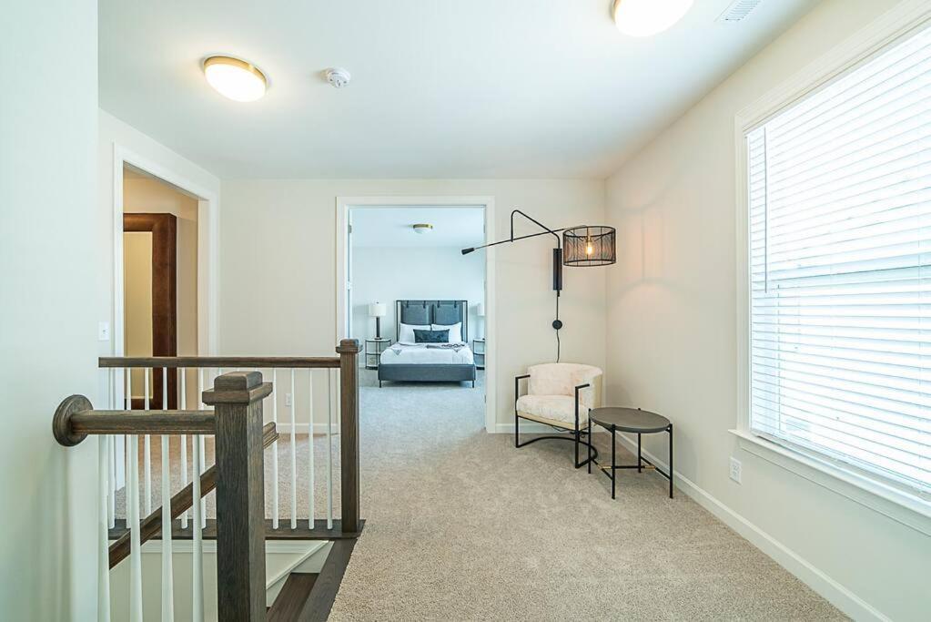New! Lux. 4br W/ Grill, Office & Huge Yard * Charlotte