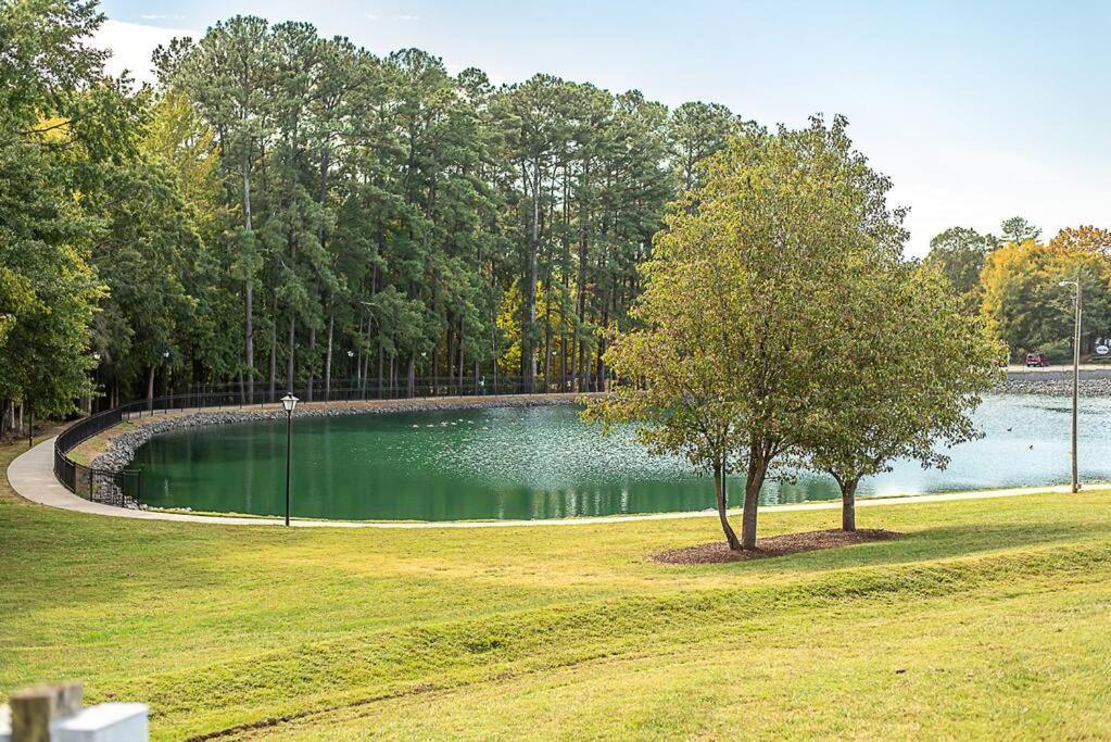Holiday home New! Lux. 4br W/ Grill, Office & Huge Yard Charlotte