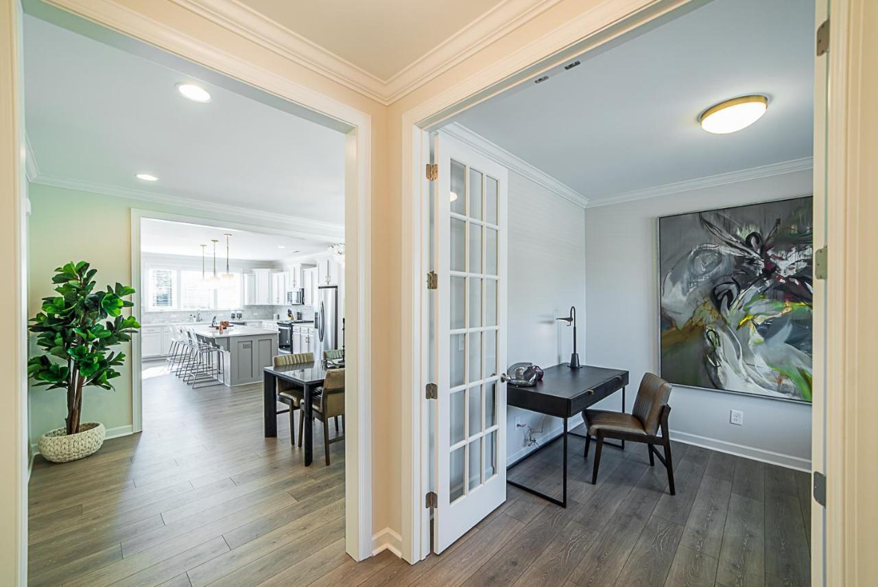 New! Lux. 4br W/ Grill, Office & Huge Yard * Charlotte